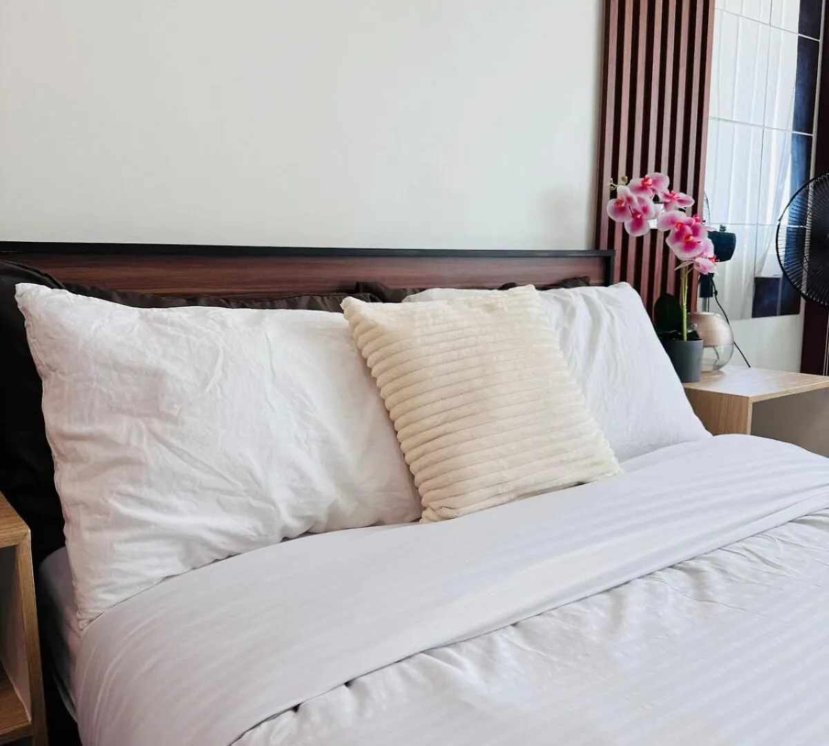 2 Bed'S Unit At Picc Near Moa Apartment Manila Philippines